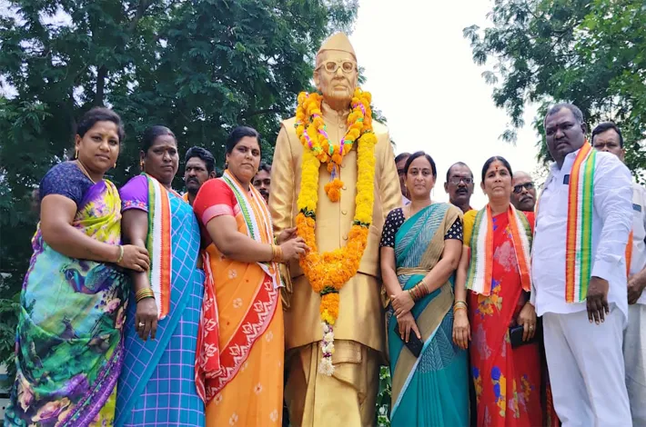 కొండా లక్ష్మణ్ బాపూజీ ఆశయాలను కొనసాగించాలి