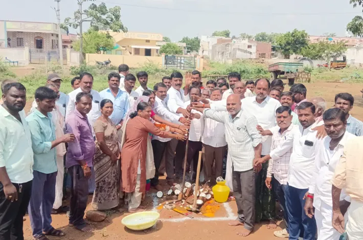 మహిళా సమైక్య భవనానికి భూమి పూజ