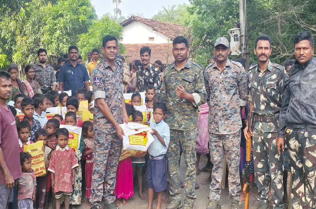 గిరిజన గ్రామాల్లో కమ్యూనిటీ కనెక్ట్ కార్యక్రమం