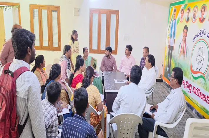 ఇళ్ల నిర్మాణాల వేగం పెంచండి