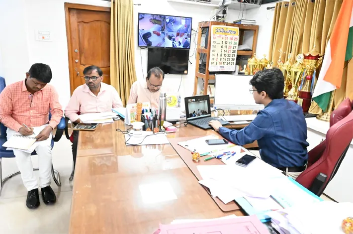 గిరిజన అభివృద్ధిపై ఐటిడి అధికారులతో సమీక్ష