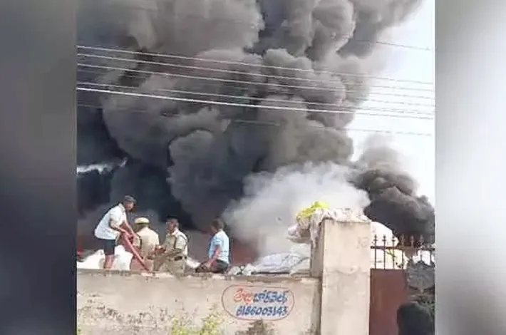గోదాంలో భారీ అగ్నిప్రమాదం