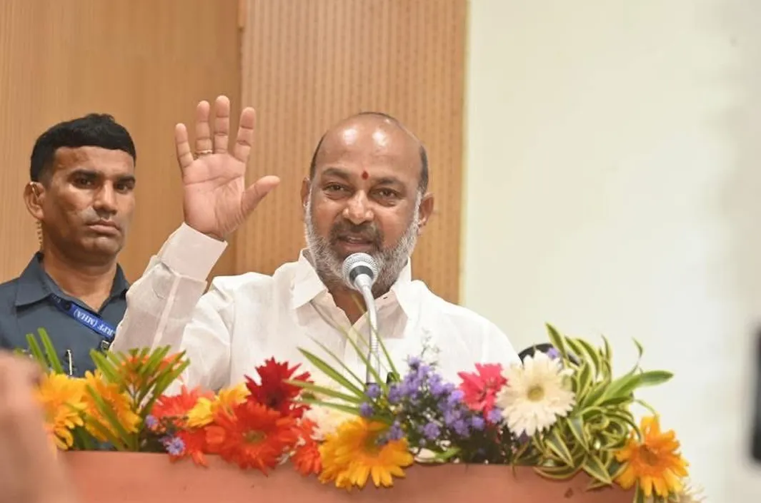 ప్రభుత్వాన్ని నిలదీసిన బండి సంజయ్