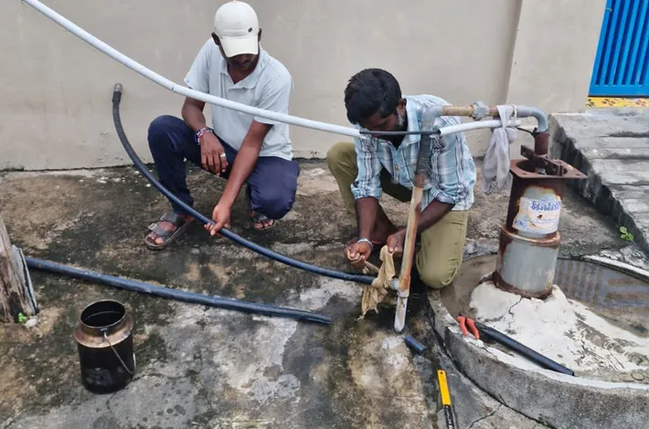 విద్యుత్ హెచ్చు తగ్గులతో కాలిపోయిన మోటార్లు