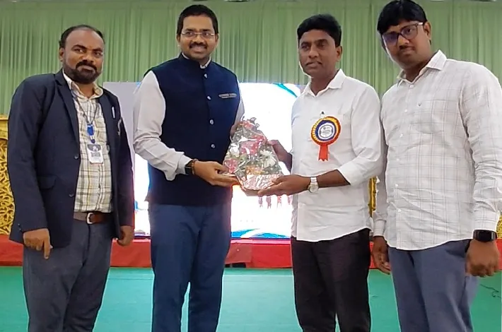 విద్యార్థులకు అవగాహన సదస్సు 