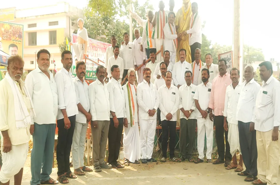 దోమకొండలో ఇందిరమ్మకు నివాళులు
