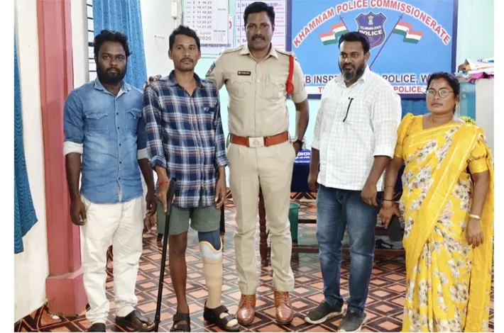 కాఫెడ్ సంస్థ చొరవతో కృత్రిమ కాలు అందజేత