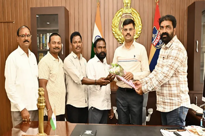 ఎస్పీని కలిసిన టీజేఏ నూతన కమిటీ