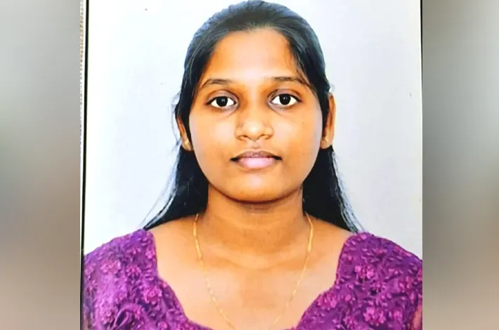 ఎంబీబీఎస్ సీటు సాధించిన మాజీ ఎంపీపీ కుమార్తె యాతాకుల వేరోనిక