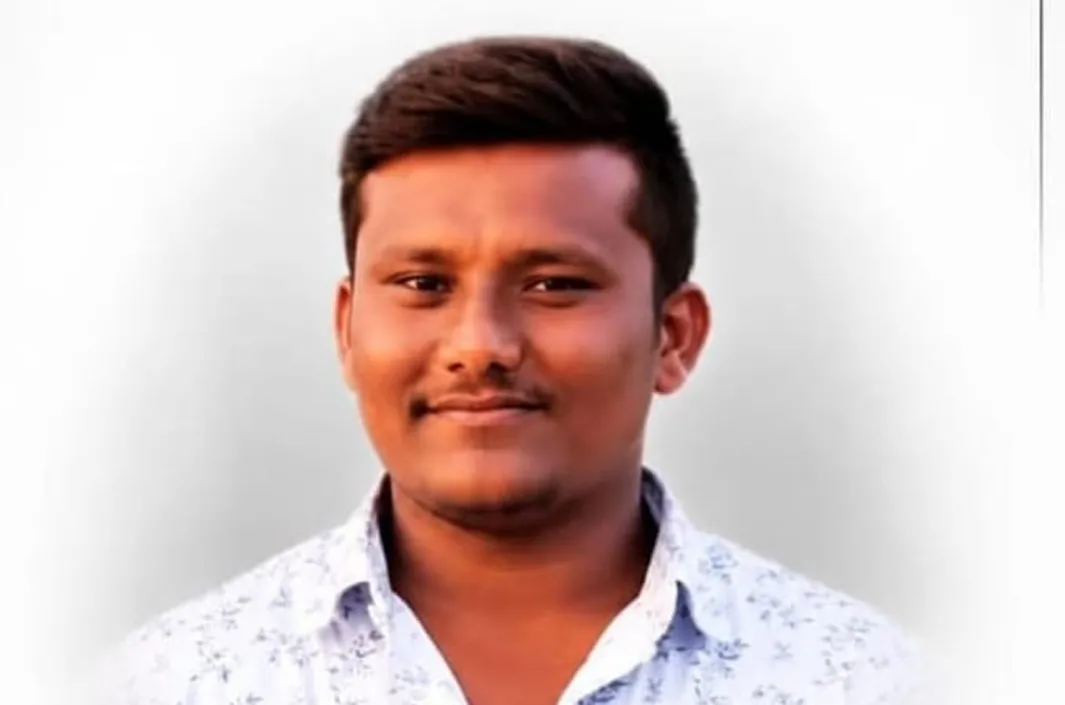 పోలీస్‌ స్టేషన్‌లో నిప్పు పెట్టుకున్న యువకుడు