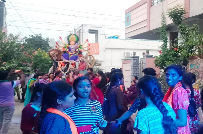 నయానగర్‌లో ఘనంగా కనకదుర్గమ్మ శోభాయాత్ర
