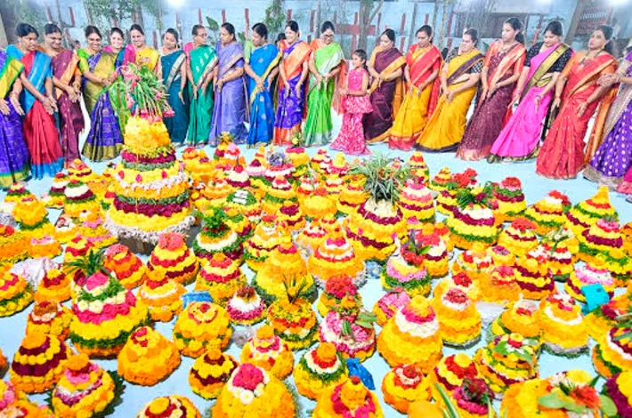 బతుకుతో ముడిపడిన పండుగ బతుకమ్మ 