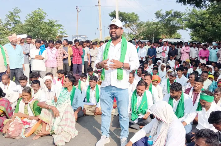అటవీ శాఖ అధికారులపైన ఆదివాసీ కన్నెర