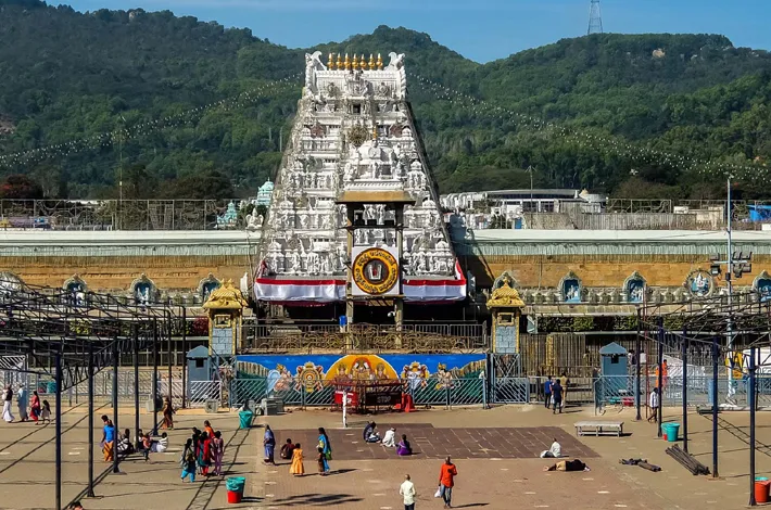 శరన్నవరాత్రుల వేళ తిరుమలకు భక్తుల తాకిడి