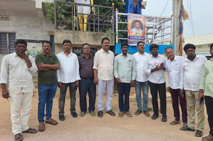 జర్నలిస్ట్ శ్రీనివాస్ కుటుంబాన్ని ప్రభుత్వం ఆదుకోవాలి