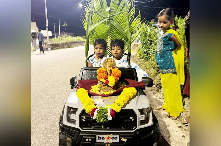 కవల చిన్నారుల వినాయక భక్తి..