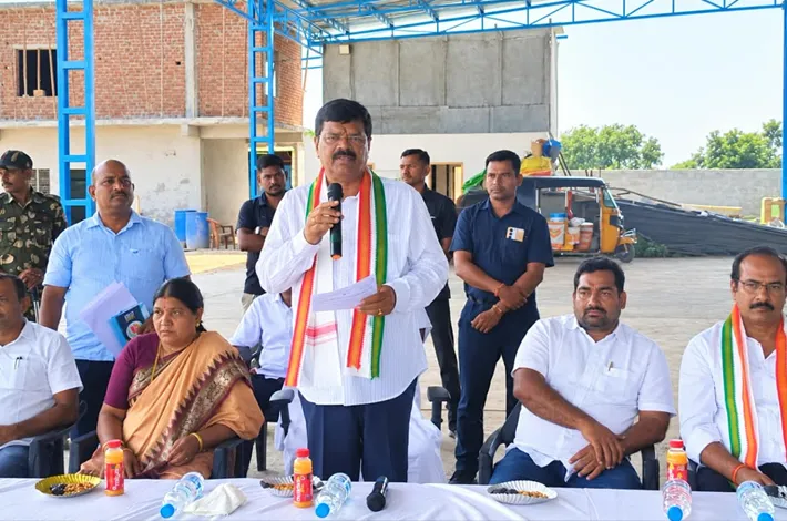 నెల్లిపాకలో సీసీఐ పత్తి కొనుగోలు కేంద్రం ప్రారంభం