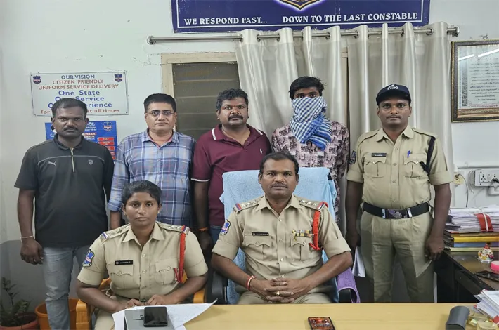 మహిళపై కర్రతో దాడి.. దోపిడీకి యత్నం