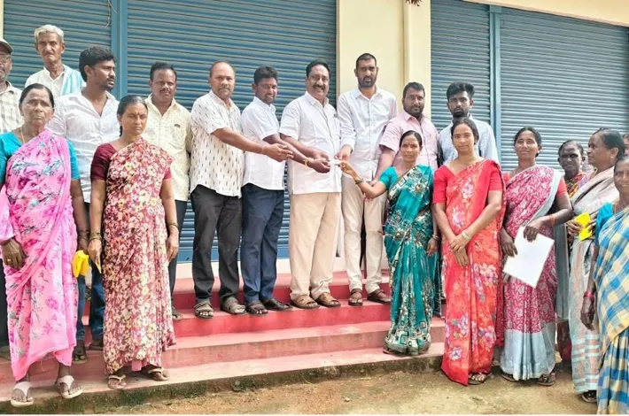అర్హులకు స్మార్ట్‌ రేషన్‌ కార్డులు