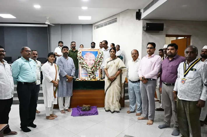 కలెక్టరేట్లో ఘనంగా గాంధీ జయంతి వేడుకలు