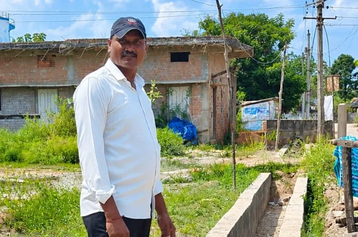 కాలువలు కట్టారు.. మట్టి నింపడం మరిచారు