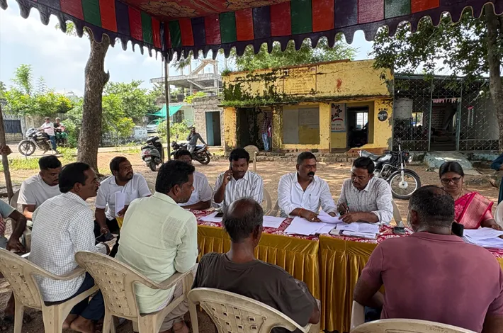 మున్సిపల్ 7వ వార్డులో ఎస్ఐఆర్ పరిశీలించిన చైర్మన్ రాధాకృష్ణ..