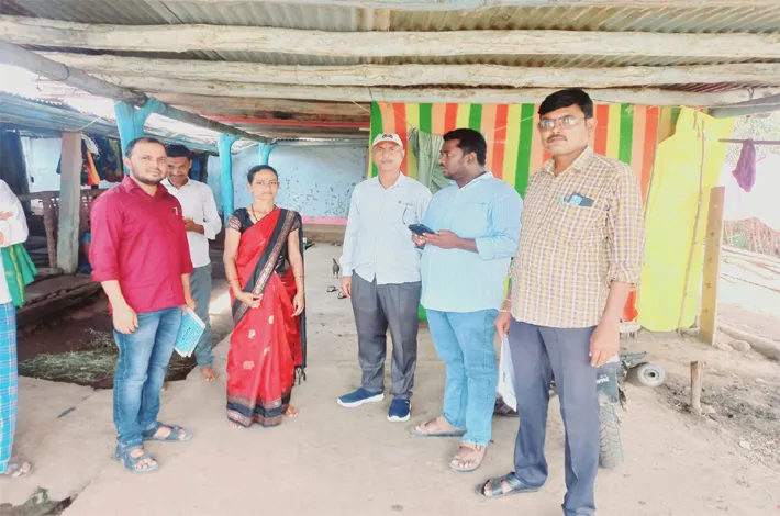 ఆదివాసి గ్రామాలలో చేయూత పెన్షన్ల పరిశీలన