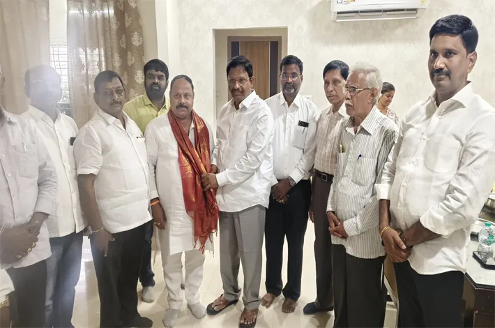 రెడ్‌క్రాస్ ద్వారా మరిన్ని సేవలు అందించాలి