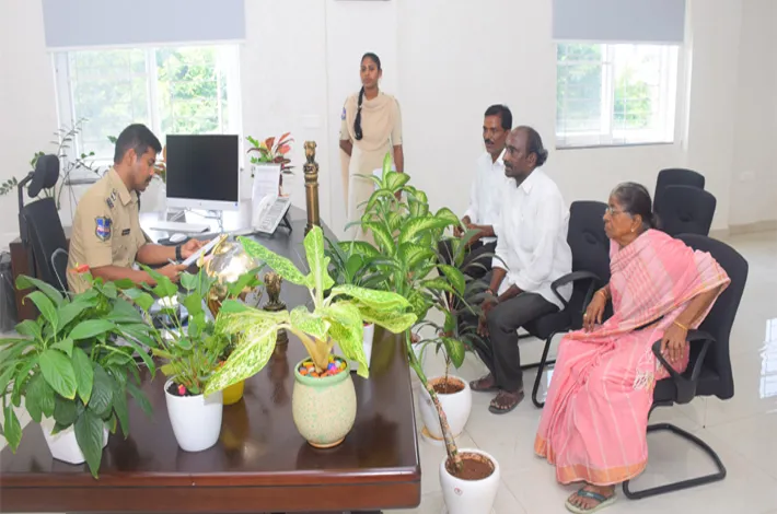 ప్రజల సమస్యలకు తక్షణ పరిష్కారమే ప్రజాదివాస్ లక్ష్యం