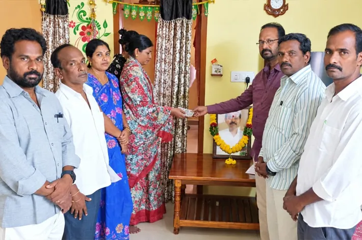 చిన్ననాటి మిత్రుల ఆపన్నహస్తం.. 