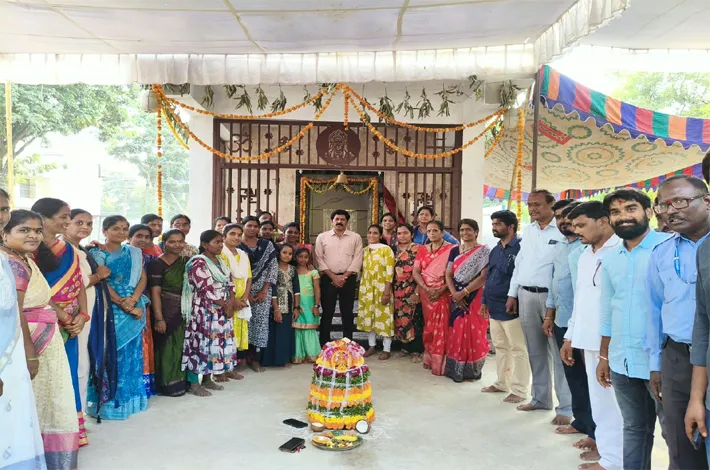 ప్రభుత్వ జనరల్ ఆసుపత్రిలో ఘనంగా బతుకమ్మ సంబరాలు