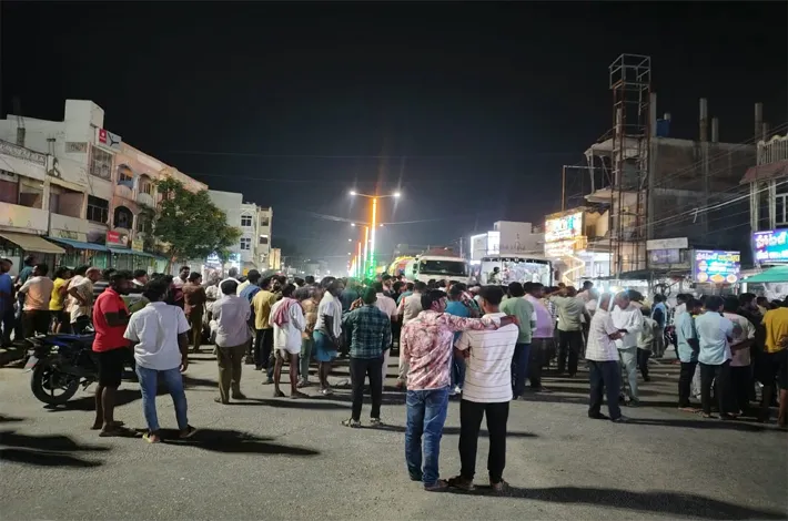 బాలిక మృతికి న్యాయం చేయాలని దర్నా
