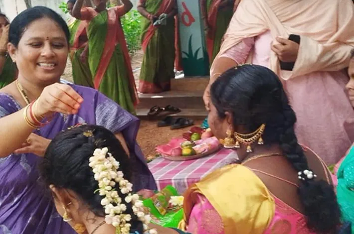 గర్భిణులకు ఘనంగా శ్రీమంతం