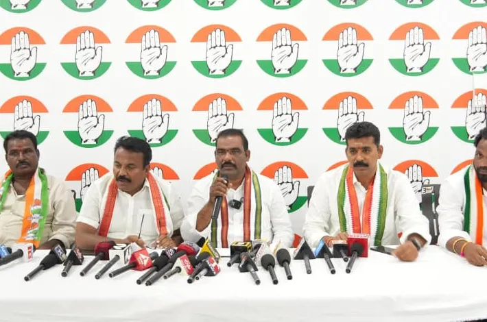 స్పీకర్‎కు బీఆర్ఎస్ బహిరంగ క్షమాపణ చెప్పాలి