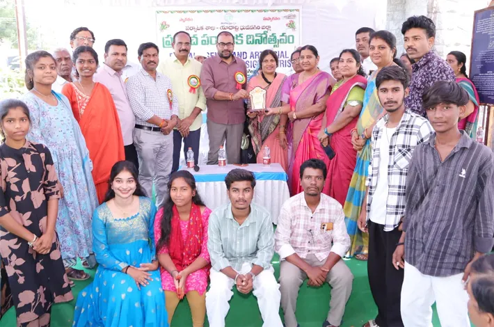 యాదగిరిగుట్ట ప్రభుత్వ జూనియర్ కళాశాలకు ప్రథమ బహుమతి