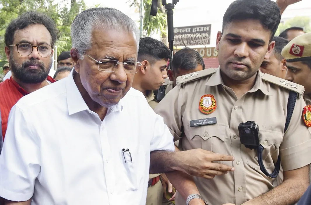 మాజీ సీఎం ఇంటి గోడకు ఈడీ నోటీసు