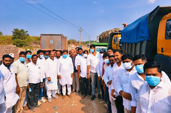 ఆటోనగర్ లో చెత్తను తరలించాలి