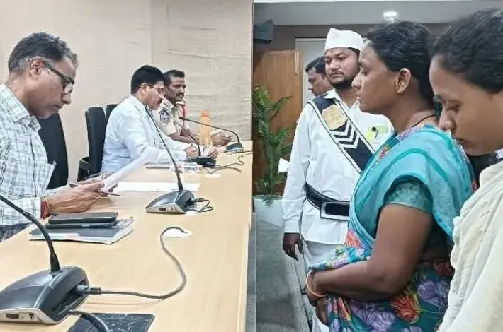 ప్రజావాణికి 48 ఫిర్యాదులు