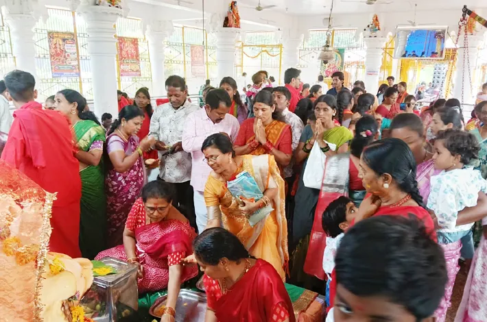 నందిగుండం దుర్గామాత ఆలయానికి పోటెత్తిన భక్తులు