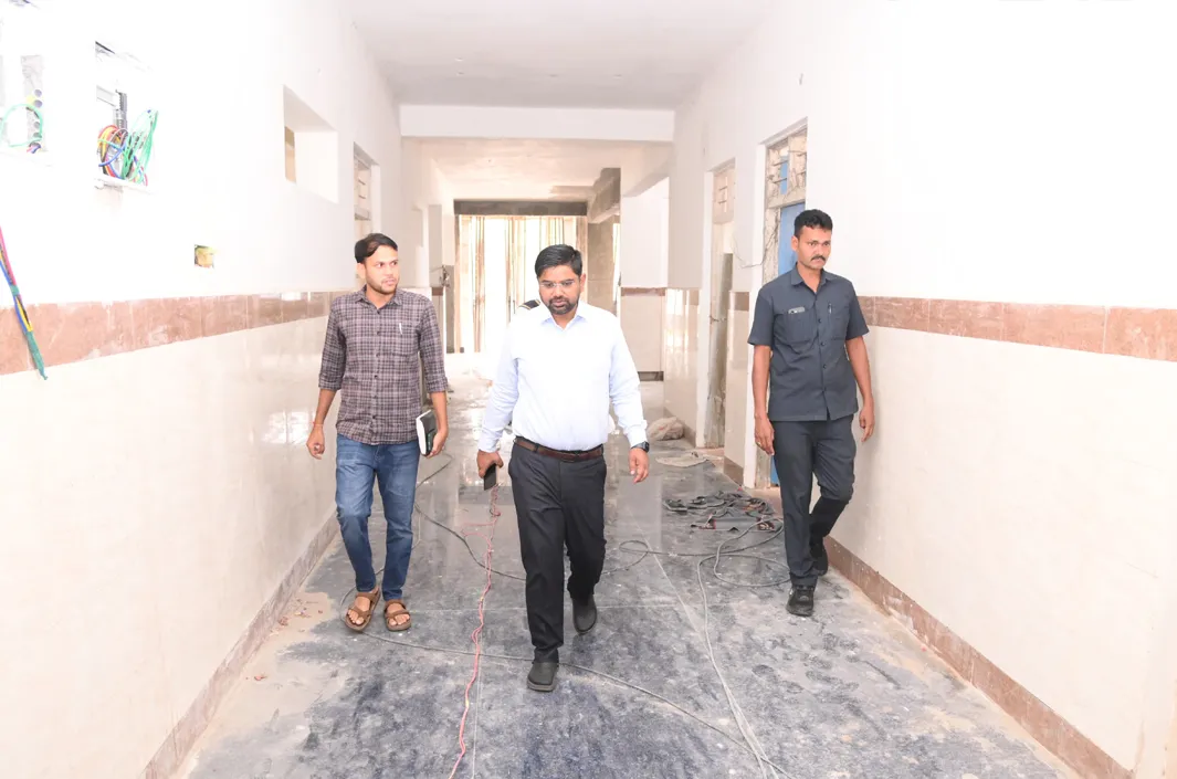 క్రిటికల్ కేర్ ఆసుపత్రి పనులపై కలెక్టర్ ఆకస్మిక తనిఖీ!