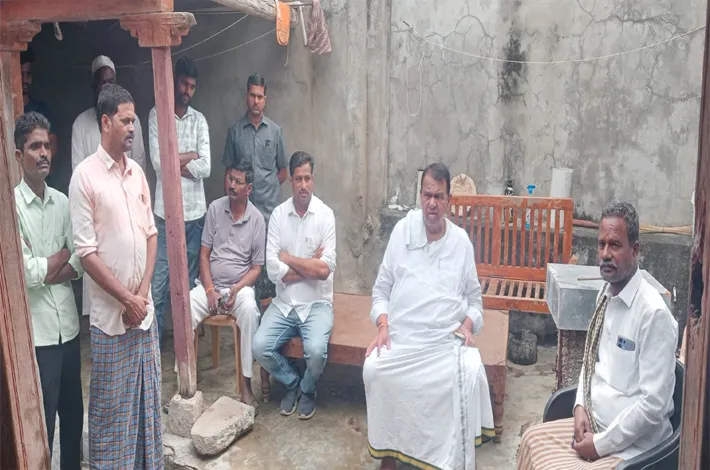 హనుమాన్లు కుటుంబాన్ని పరామర్శించిన ఎమ్మెల్యే పోచారం