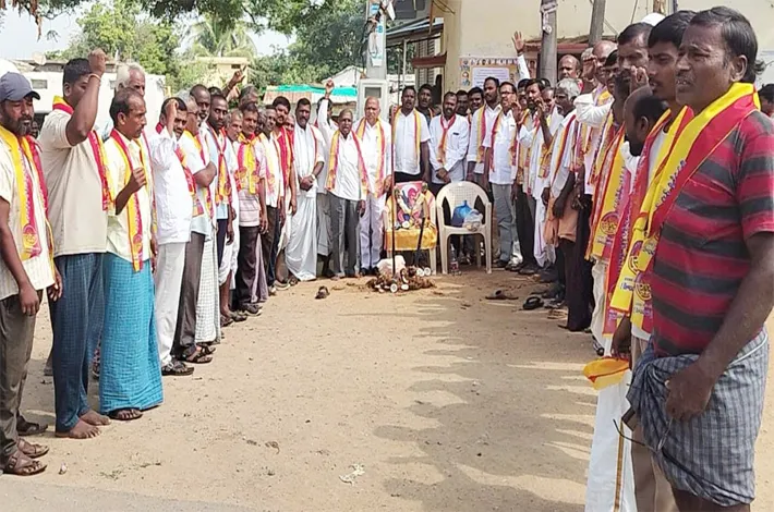 పండుగ సాయన్న విగ్రహ ప్రతిష్ఠాపనకు భూమిపూజ