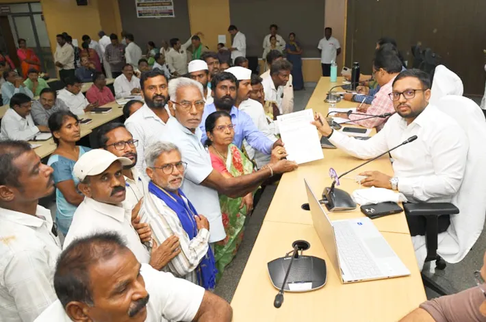 ప్రజావాణి దరఖాస్తులను సత్వరమే పరిష్కరించాలి