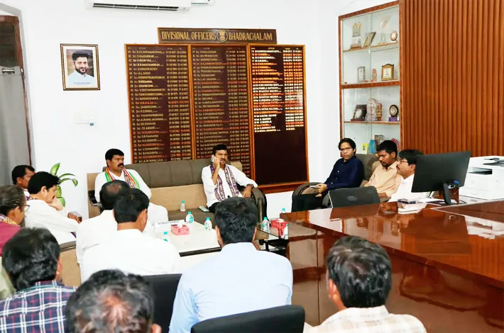 భద్రాచలం ఆలయ పునఃనిర్మాణాల్లో వేగం పెంచాలి