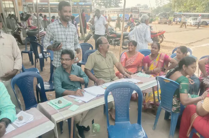 సత్తుపల్లి ఆర్టీసీ ఎలక్షన్ ప్రశాంతంగా నడుస్తున్న ఓటింగ్