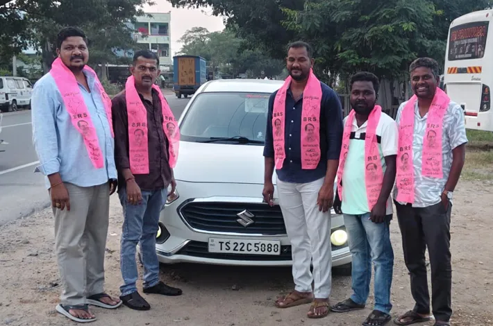 కేటీఆర్ సభకు బయలుదేరిన బీఆర్‌ఎస్ యువ నాయకులు
