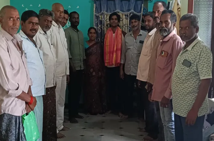 మెడికల్ సీటు సాధించిన నవీన్‌కు ఘన సన్మానం