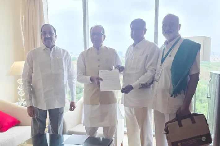కేంద్ర మంత్రిని కలిసిన ఆలపాటి
