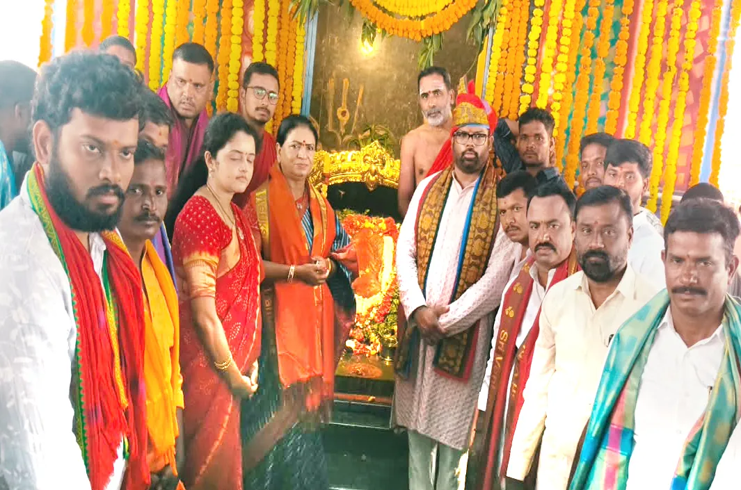 ధ్వజస్తంభ ప్రతిష్ట వేడుకల్లో పాల్గొన్న ఎంపీ