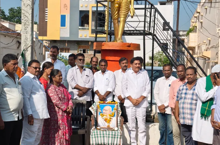 అహింసా మార్గంలో ప్రతి ఒక్కరు పయనించాలి
